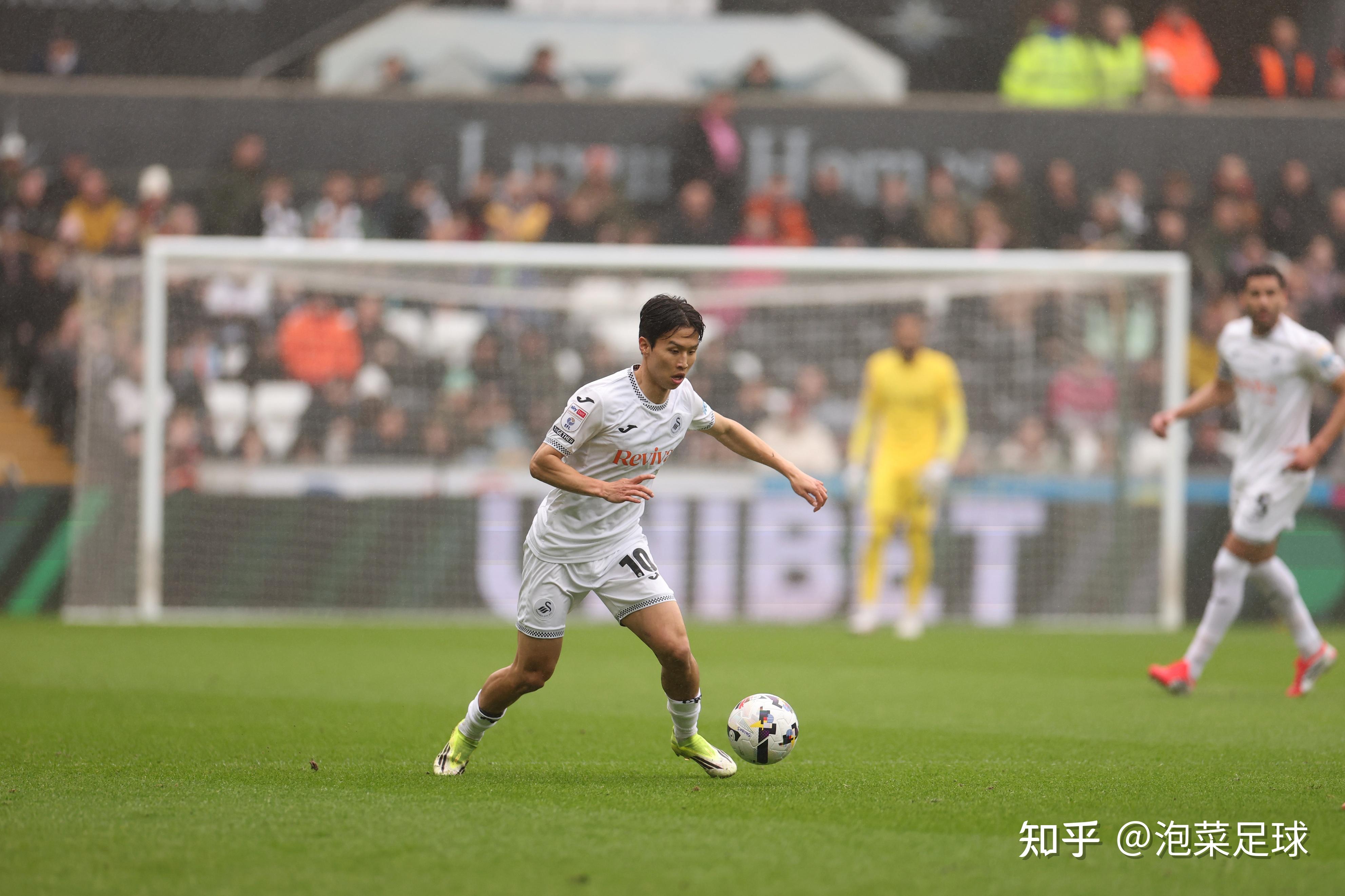 球盟会平台-离谱！冲刺阶段洛杉矶快船扳平良机清晨里尔调整名单以备葡超，塞维利亚转会期防线松动的简单介绍