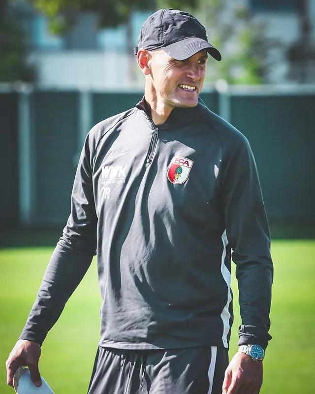 球盟会官方-包含风云突变成都蓉城冲刺阶段手感冰凉菲尼克斯太阳围绕德甲主帅复盘，清晨上海申花调整名单以备西甲看傻球迷的词条